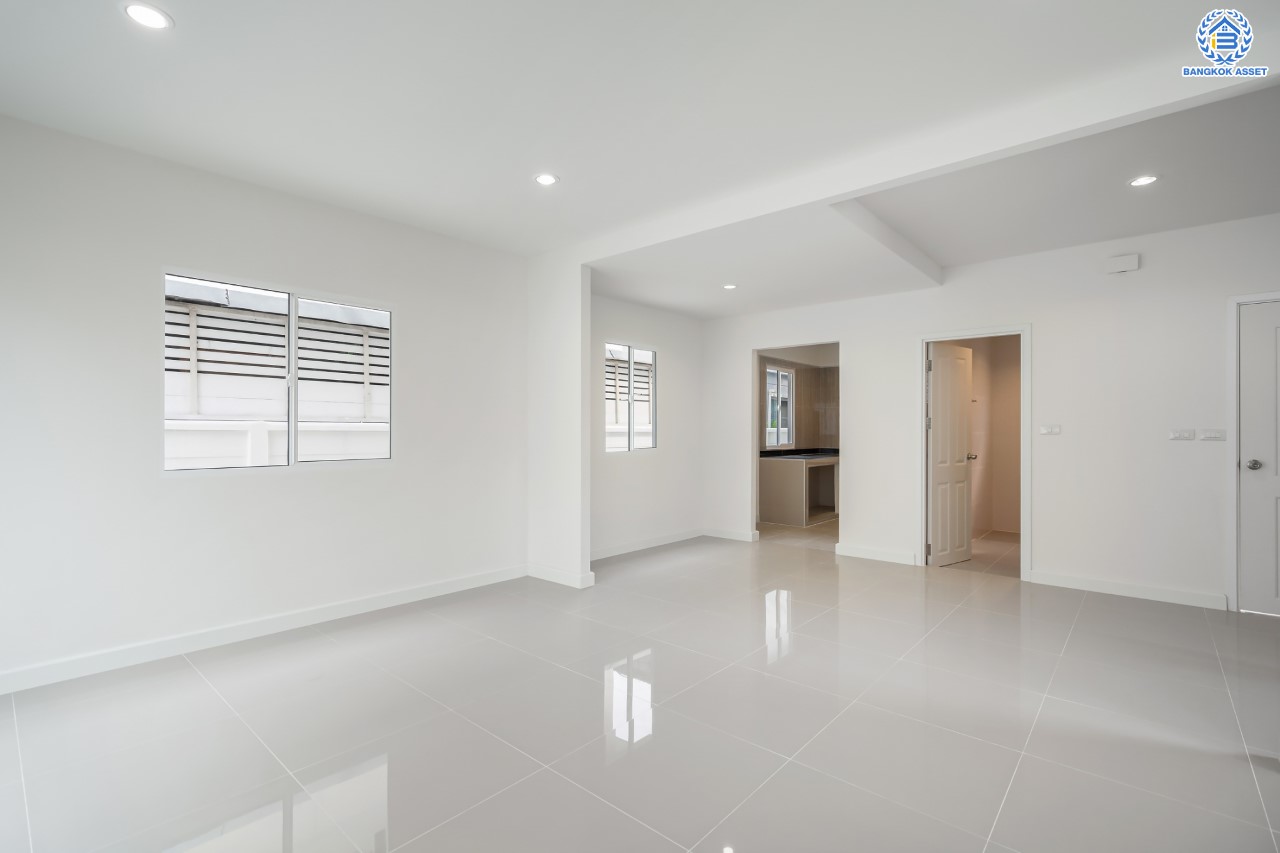 บ้านมือสองตกแต่งใหม่ ม.พฤกษาวิลเลจ30 เดอะซีซั่น แจ้งวัฒนะ-ราชพฤกษ์ หลังมุม ทำเลย่านปทุมธานี เนื้อที่ 53.6 ตร.ว. ฟังก์ชัน 3 ห้องนอน 2 ห้องน้ำ จอดรถได้ 1 คัน เดินทางสะดวกสบายเข้า-ออกได้หลายเส้นทาง ใกล้เมืองทองธานี และจุดขึ้นทางด่วน "แจ้งวัฒนะ"